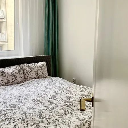 Apartament Przy Wedlu Warsaw Exterior photo